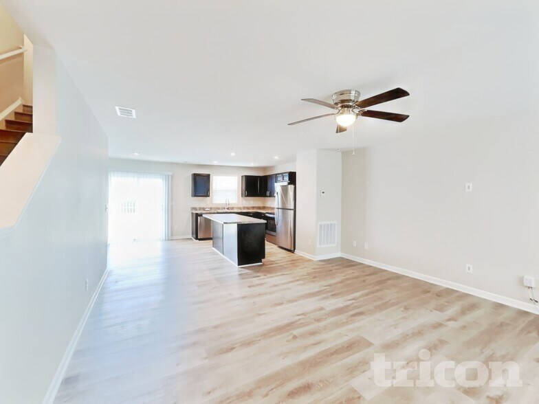 Building Photo - 2424 Solomon Ln