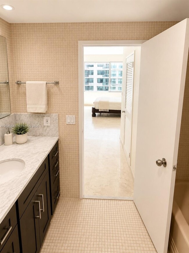Building Photo - 5255 Collins Ave