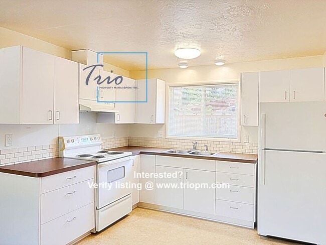 Building Photo - 3535 E Amazon Dr