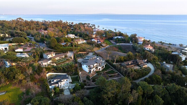 Building Photo - 27091 Sea Vista Dr