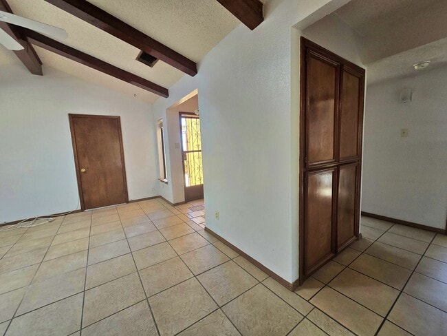 Building Photo - Mountain view cozy Home Ready for move in