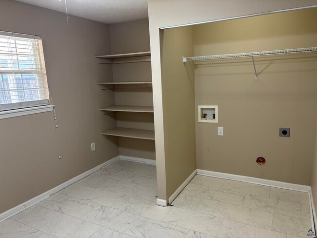 Building Photo - 115 Deer Track Ct