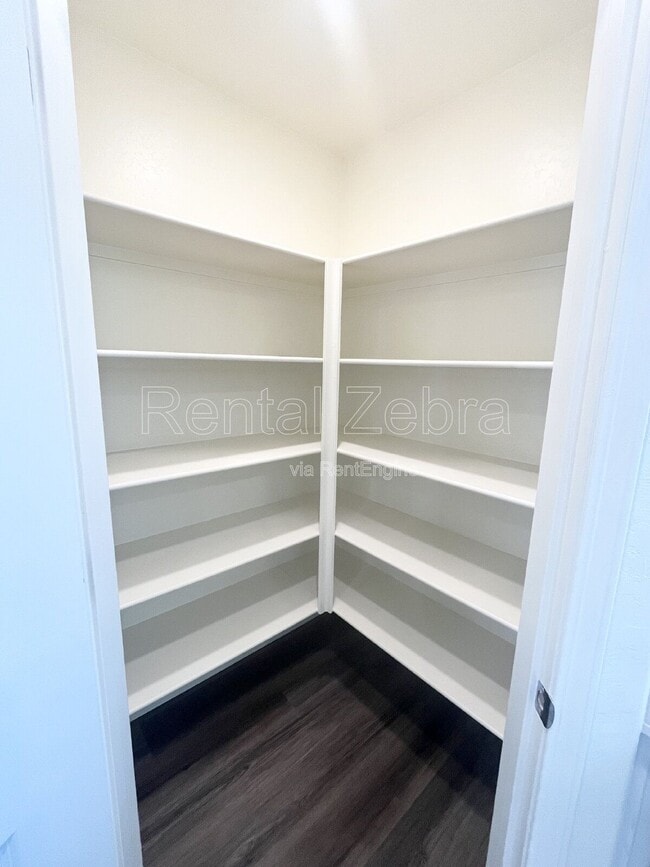 Building Photo - 333 Halisan Ct