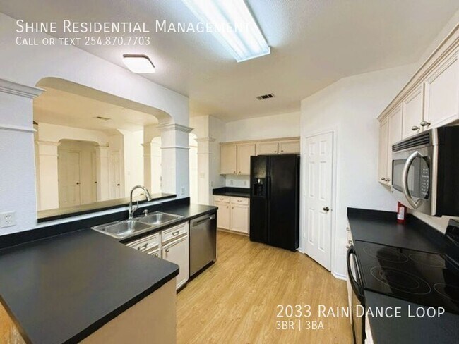 Building Photo - 2033 Rain Dance Loop