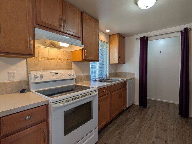 Building Photo - Great 3-Bed/1-Bath Home In Santa Clara Area!