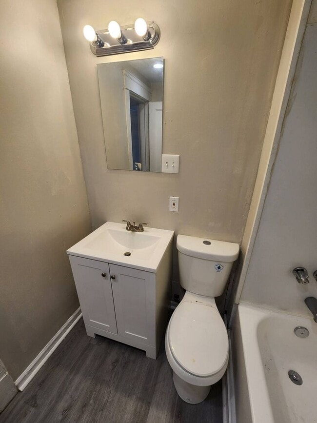 Building Photo - Charming 4-Bedroom Property in Prime Location