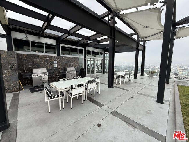 Building Photo - 3810 Wilshire Blvd