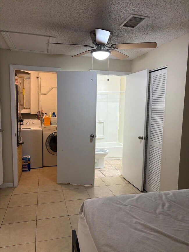 Building Photo - Move-In Ready 3BR/2BA single-Family Home i...