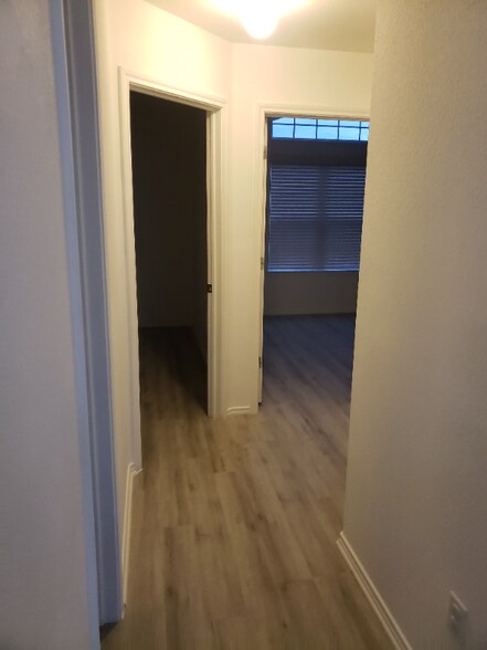 Building Photo - 1121 Dixon Cir