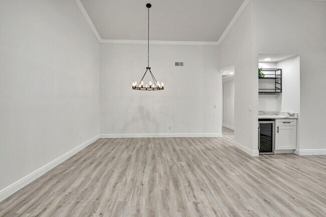 Building Photo - 4705 Fountains Dr S