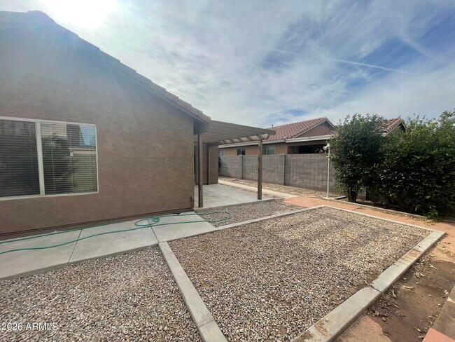 Building Photo - 2090 W Gold Dust Ave