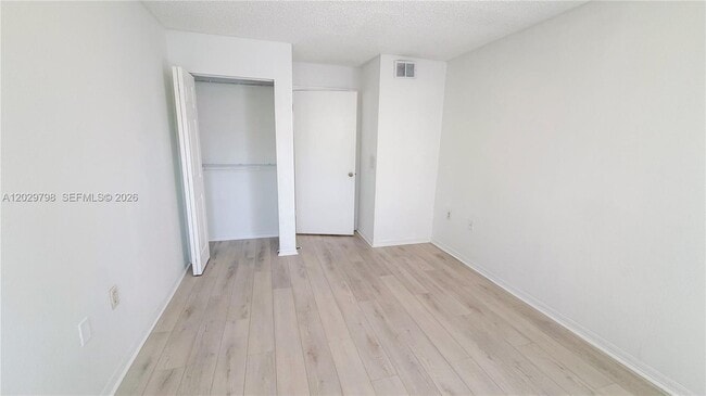Building Photo - 13060 Vista Isles Dr