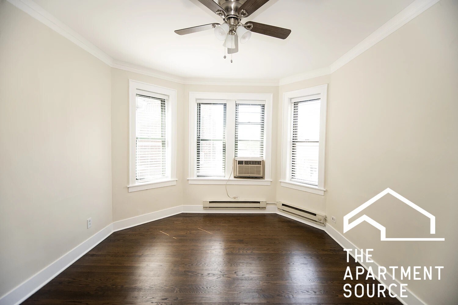 Building Photo - 3841 N Greenview Ave