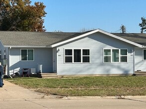 Building Photo - 2325-2327 Victoria Dr SW