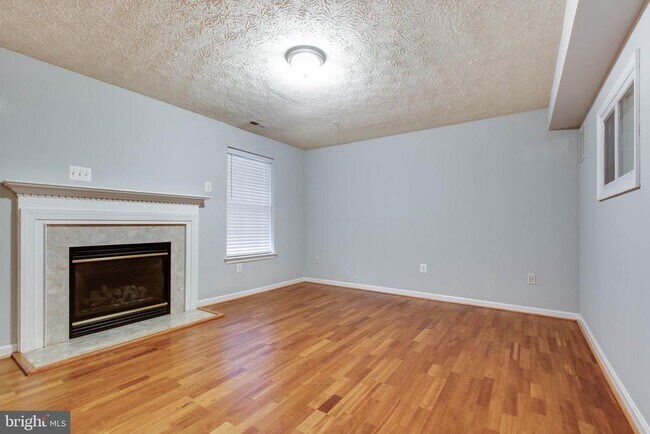 Building Photo - 3318 Hibiscus Ct