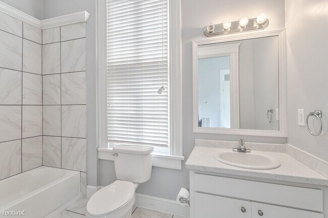 Building Photo - 1 br, 1 bath Duplex - 1215 New Saint Franc...