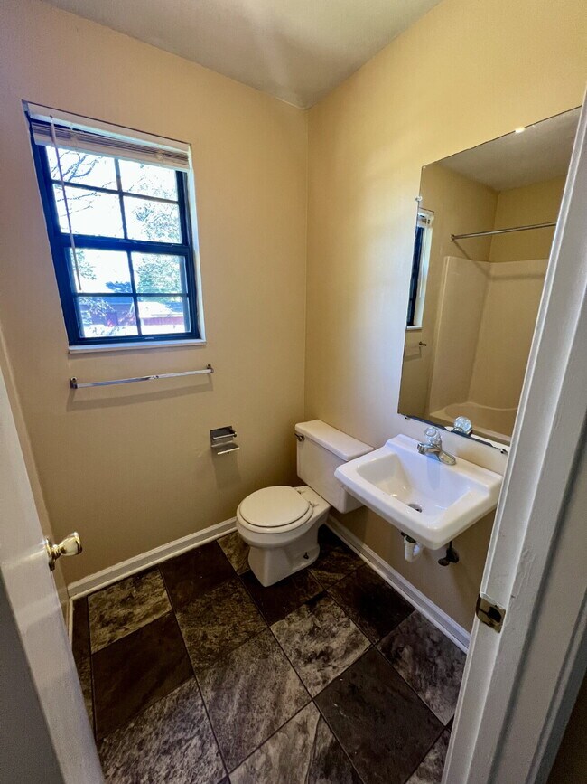 Building Photo - 351 PEABODY DRIVE UNIT 5 (3 BEDROOM UNIT)