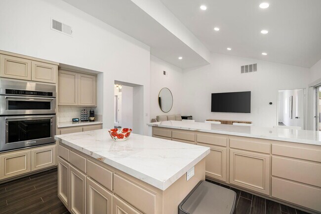 Building Photo - 56765 Merion
