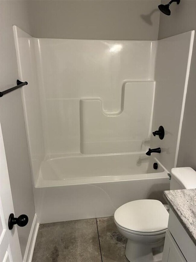 Building Photo - Spacious 3 Bedroom, 2 Bath Single-Family Home — Nashville Style in Clarksville!