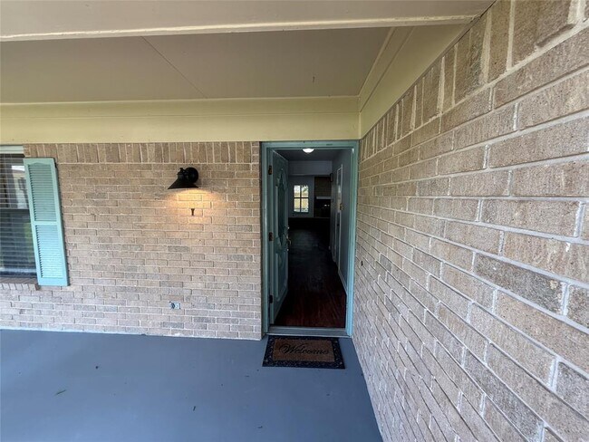 Building Photo - 111 Creekside Dr