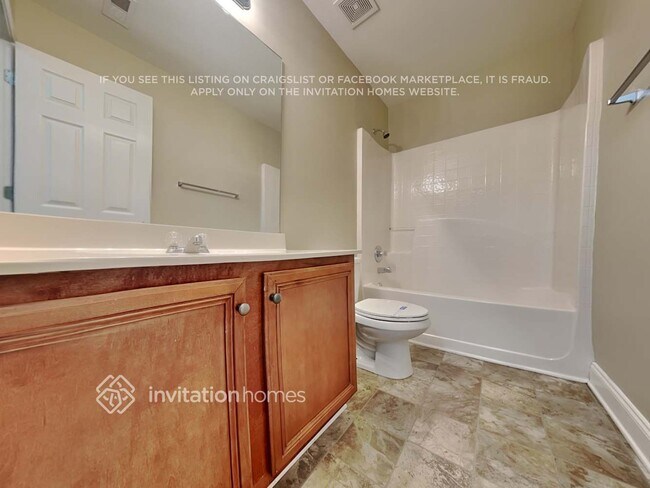 Building Photo - 490 Roland Manor Dr