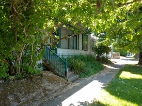 Building Photo - Historic John Rickard House