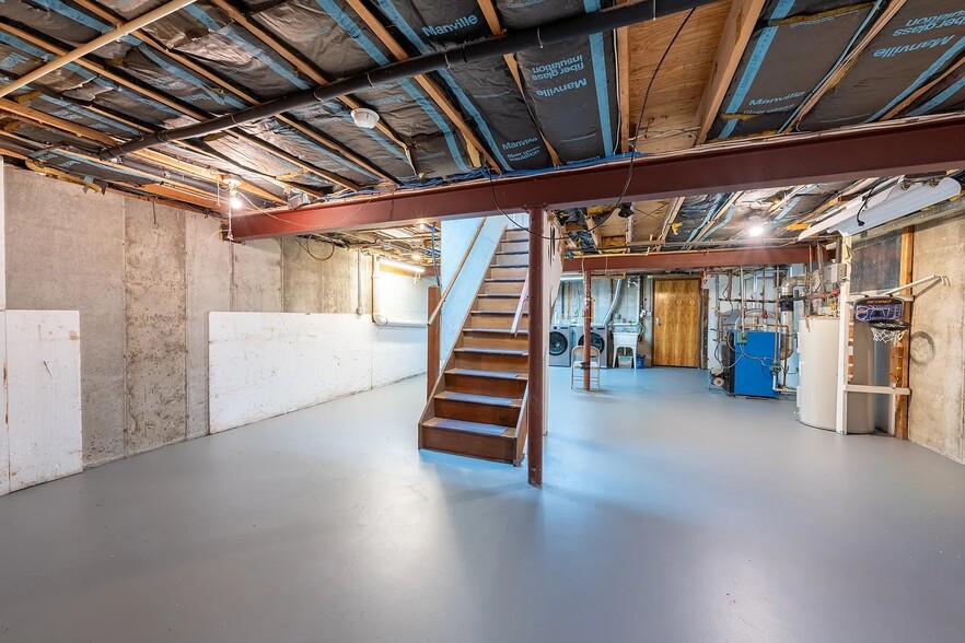 Building Photo - 3250 Vista Dr