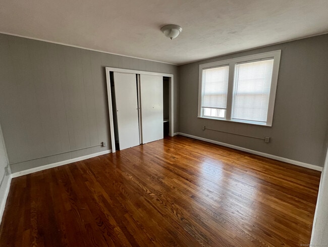 Building Photo - 861 Farmington Ave
