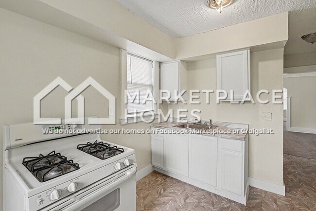 Building Photo - 15710 Northlawn St