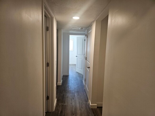 Building Photo - Check out this Beautiful 4 bedroom 2 Bathroom Home in West Valley Ut!!