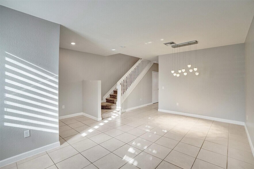 Building Photo - 389 NE 208th Ter