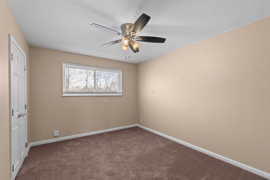 Building Photo - 445 Olian Dr