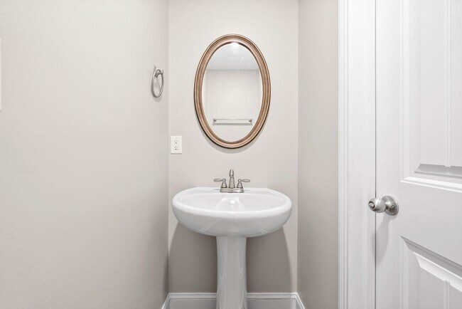 Building Photo - Stunning home ready to make yours !