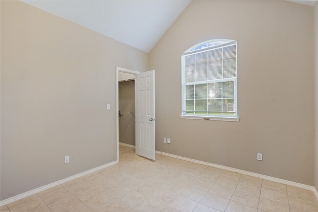 Building Photo - 9104 N Green River Dr