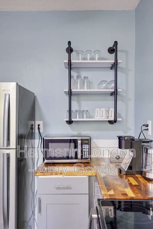 Building Photo - 6024 Dewey Ave