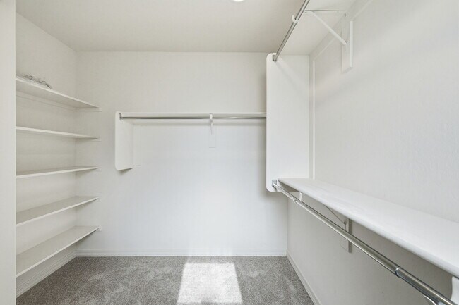 Building Photo - 1647 S 83rd Pl