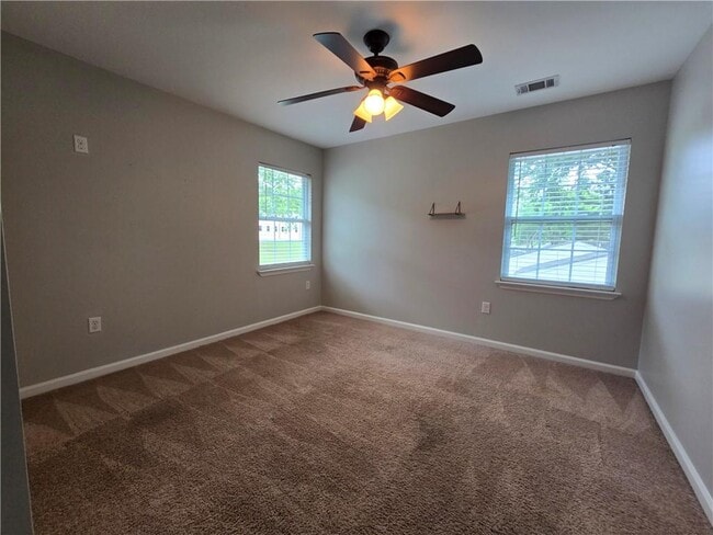 Building Photo - 2616 Boland Dr NE