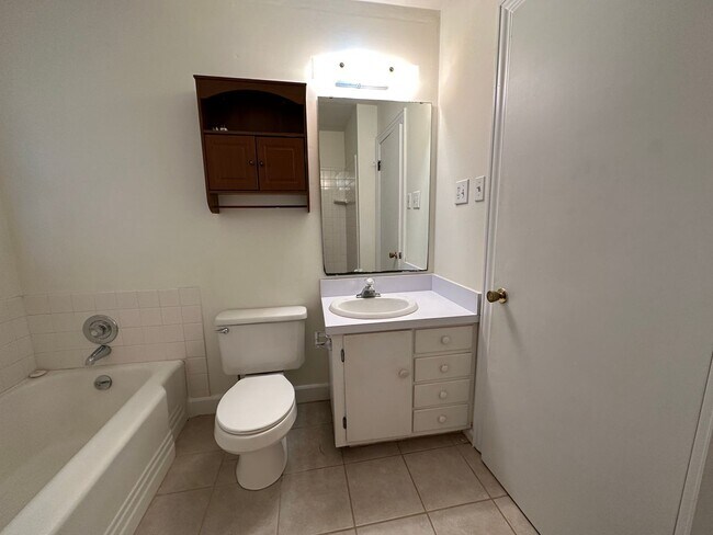 Building Photo - 3 Bed/2 Bath in Seneca, SC