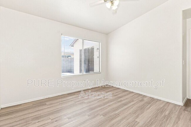 Building Photo - 8952 E Birchwood Cir