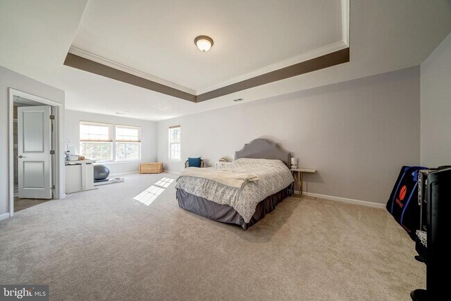 Building Photo - 25850 Clairmont Manor Square