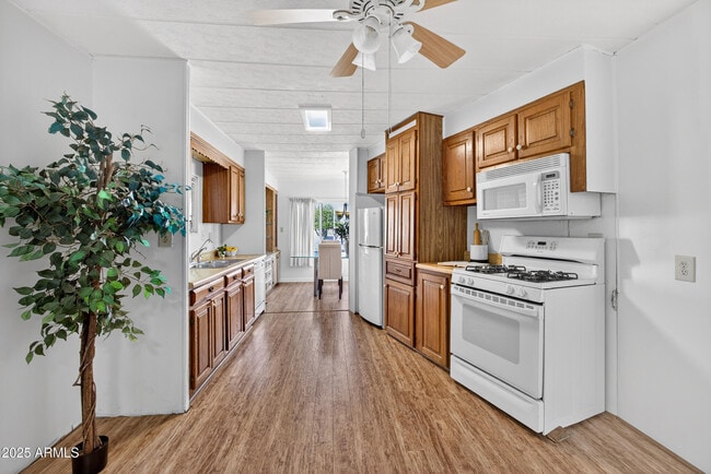 Building Photo - 5807 E Leonora St