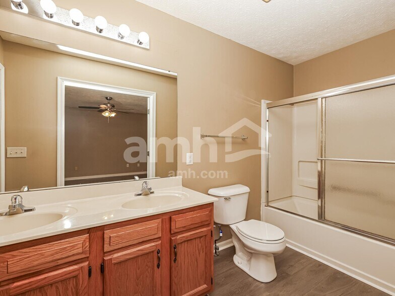 Building Photo - 4102 Loyala Chase Ln