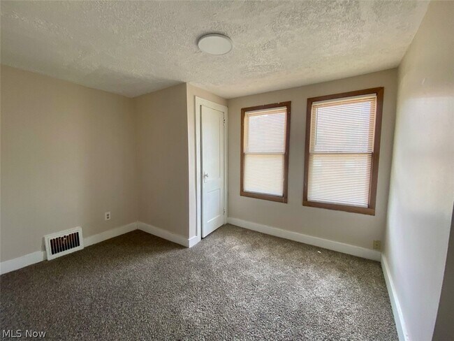 Building Photo - 93 Jewett St