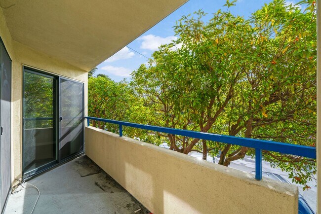 Building Photo - Cutest Condo on the Market!