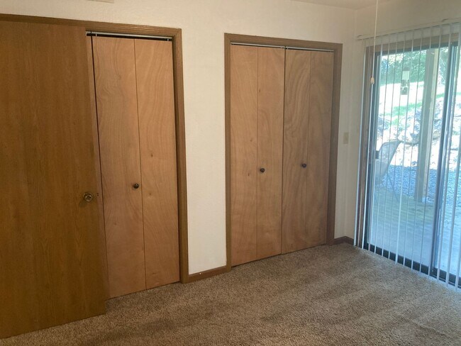 Building Photo - 1 Bedroom 1 Bath Ground Floor Apartment wi...