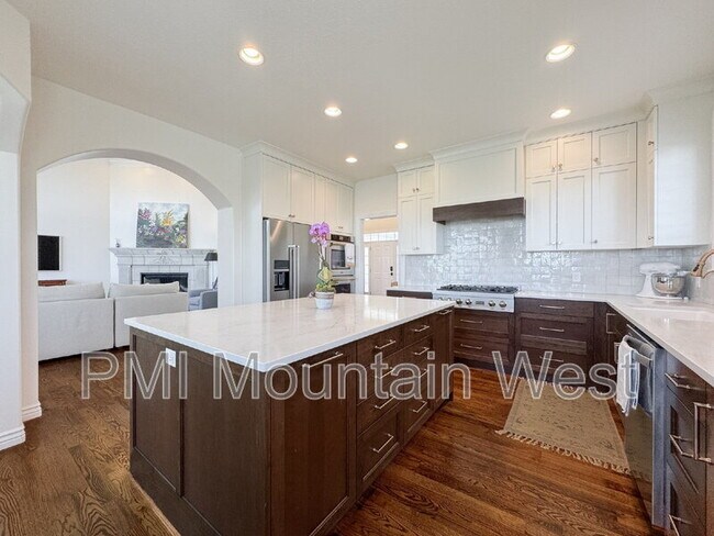 Building Photo - 49 E Fairway Dr