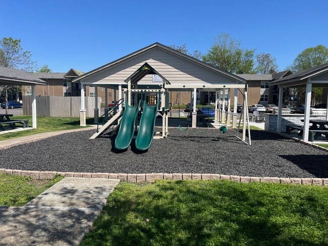 Building Photo - Maple Creek Apartments