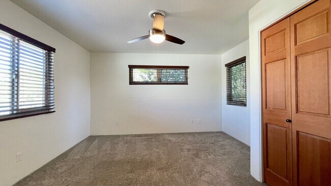 Building Photo - 591 Bluerock Dr