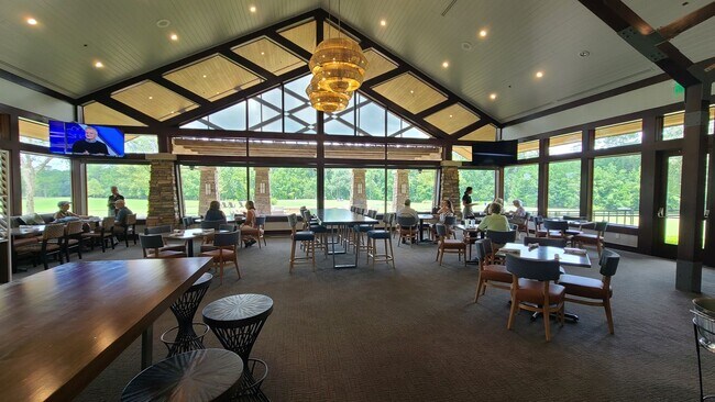 Building Photo - Spacious 4BR Retreat w/ Fenced Yard + Resort Amenities