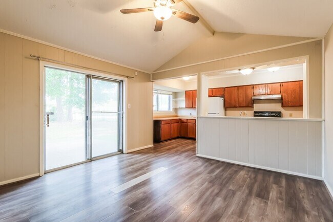 Building Photo - 200 Montrose Cir